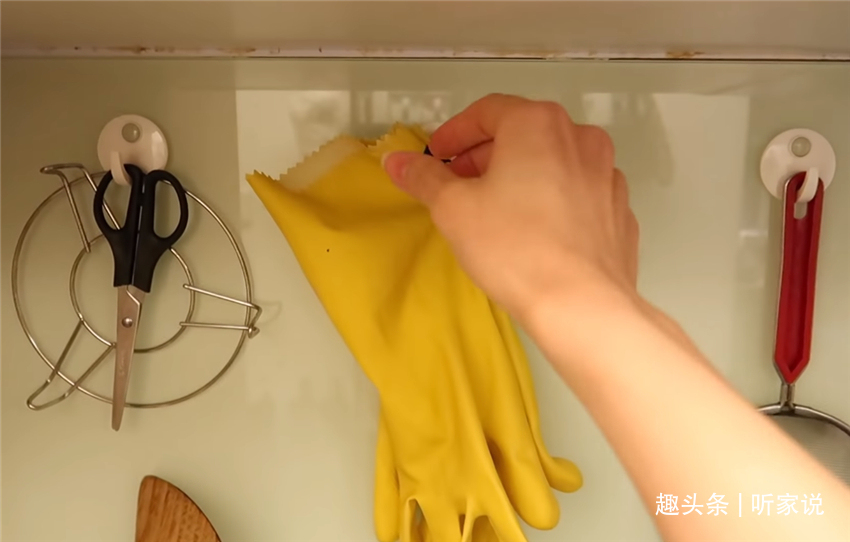 小房子|日本姑娘住进香港10㎡劏房,狭小的家,被这位90后整理得井井有条