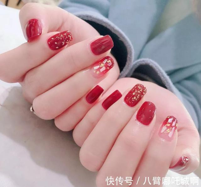 巧克力色|5款金箔美甲,提升时尚感,让你的指甲锦上添花