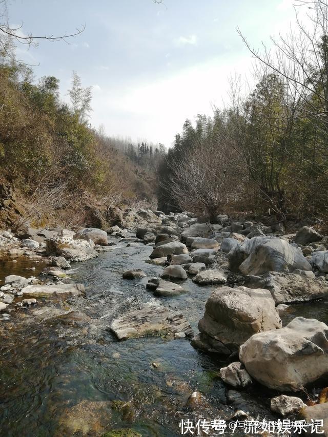 深山|秦岭深处，奇山异水，精美的奇石满河滩，太值钱了