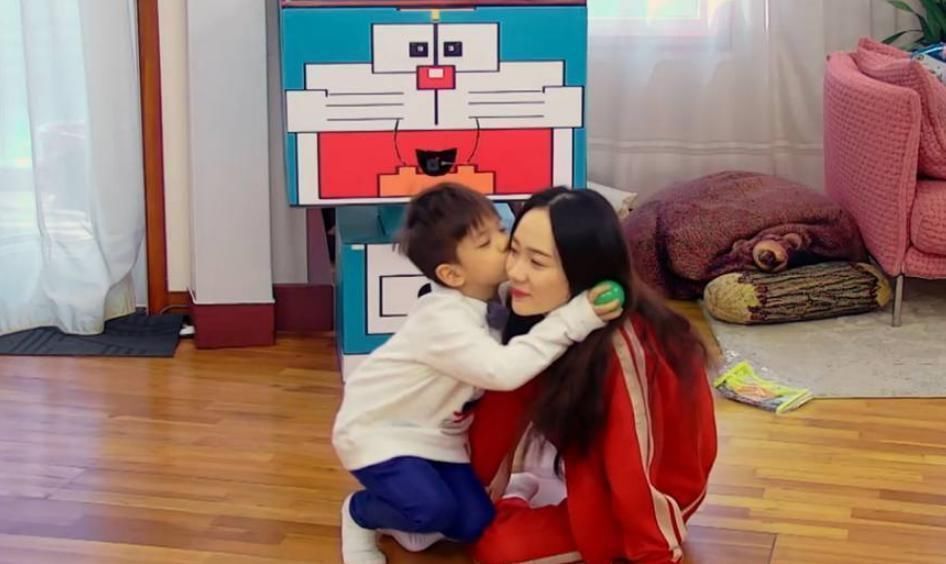 宝宝|“最暖心”宝宝走红，一出生就懂得心疼妈妈，爸爸：我要被孤立了