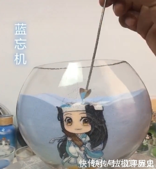 美术生|美术生沙画萌版蓝忘机,玻璃瓶作画被吐槽,看到成品:灵魂画师