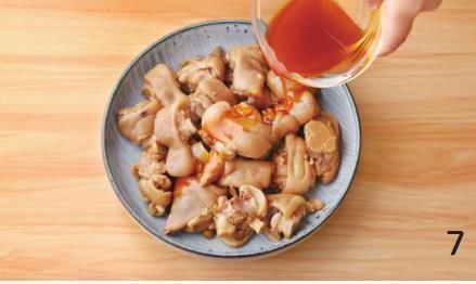 猪蹄别再红烧了,过年换个花样做,不油腻很开胃,上桌抢着吃