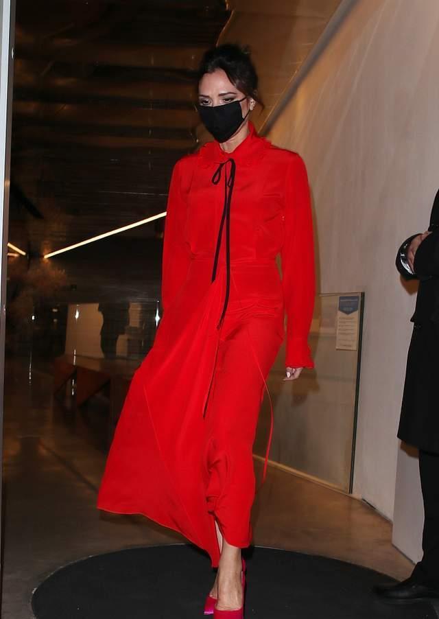 走路|颂乐写真色调简约时尚大气,贝嫂红裙精致靓丽粉色高跟走路带风