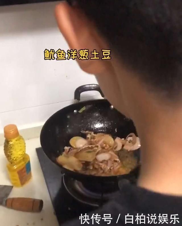 儿子半夜“偷偷”做宵夜，馋嘴妈妈掐点蹭饭，网友吃货母子