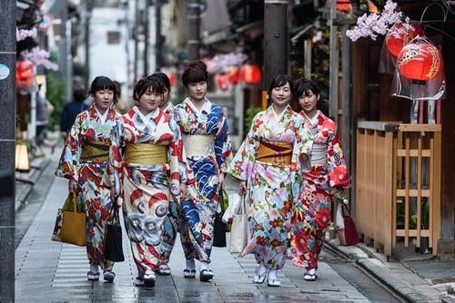 日本女性何以喜爱和服最贵可达百万元一生至少拥有4套 快资讯