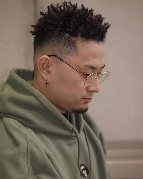 锡纸|2020流行男士发型,黑人烫钢丝球超火,“渣男”锡纸烫热度不减