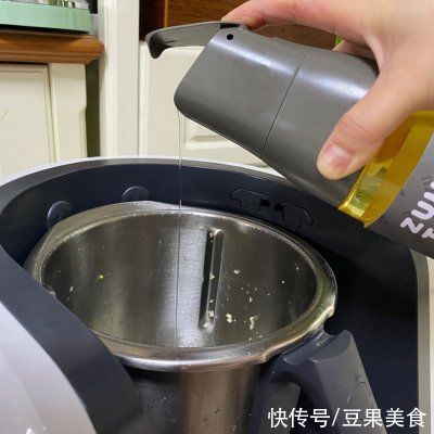  冰箱里|只要掌握好比例，番茄剪刀面就能一次成功