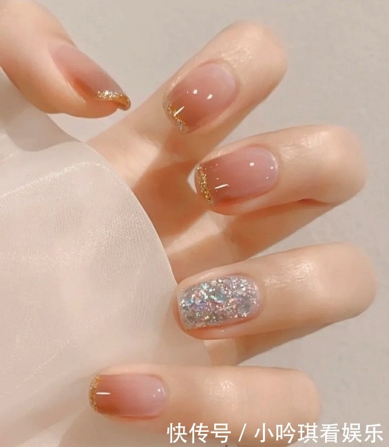 现实生活|细节之处的精美,美甲怎么能少得了?款式多样保持良好形象