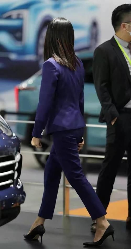 业务能力 搭配职业装将女人大方、优雅、沉稳的一面完全体现出来，魅力时尚