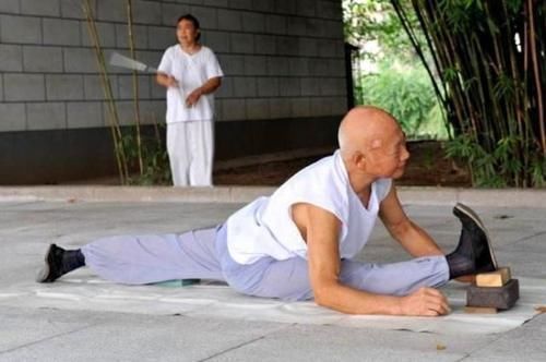 林医师|俗语说:筋长一寸,寿长十年,每日这样拉拉筋,几个好处不请自来