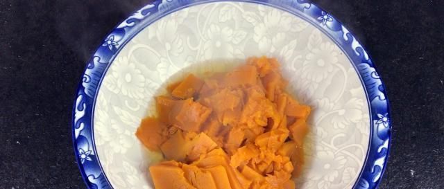 面粉|南瓜饼的新做法,好吃又健康,我一顿能吃好几个