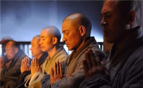 和尚|皇帝问和尚:我怎么死?和尚:死在牛背上,皇帝冷笑,后预言成真