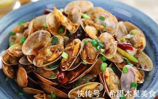 香味四溢的几道家常菜，香香的很下饭，简单易做，让家人吃的满足！