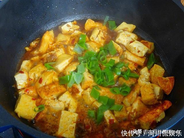 老两口的晚餐,两道小菜,不精致但温暖,网友:这么吃真好,点赞