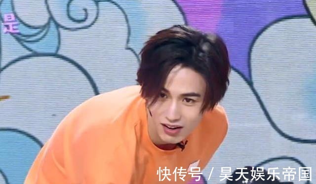 陳立農|《快本》歐陽娜娜穿短褲下蹲，陳立農禮貌回避視線，卻看錯了方向