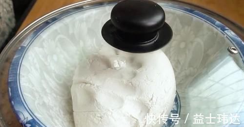 油炸糕|油炸糕不要直接下锅，教你一招，外酥里软不吸油，吃着不油腻