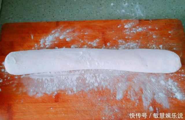 媳妇蒸馒头,和面不用水,也不用牛奶,出锅比面包还软,自带甜味