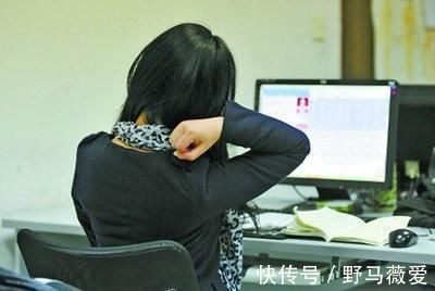 颈椎|颈椎病的元凶找到了,教您2个方法,可以快速缓解颈椎疼痛