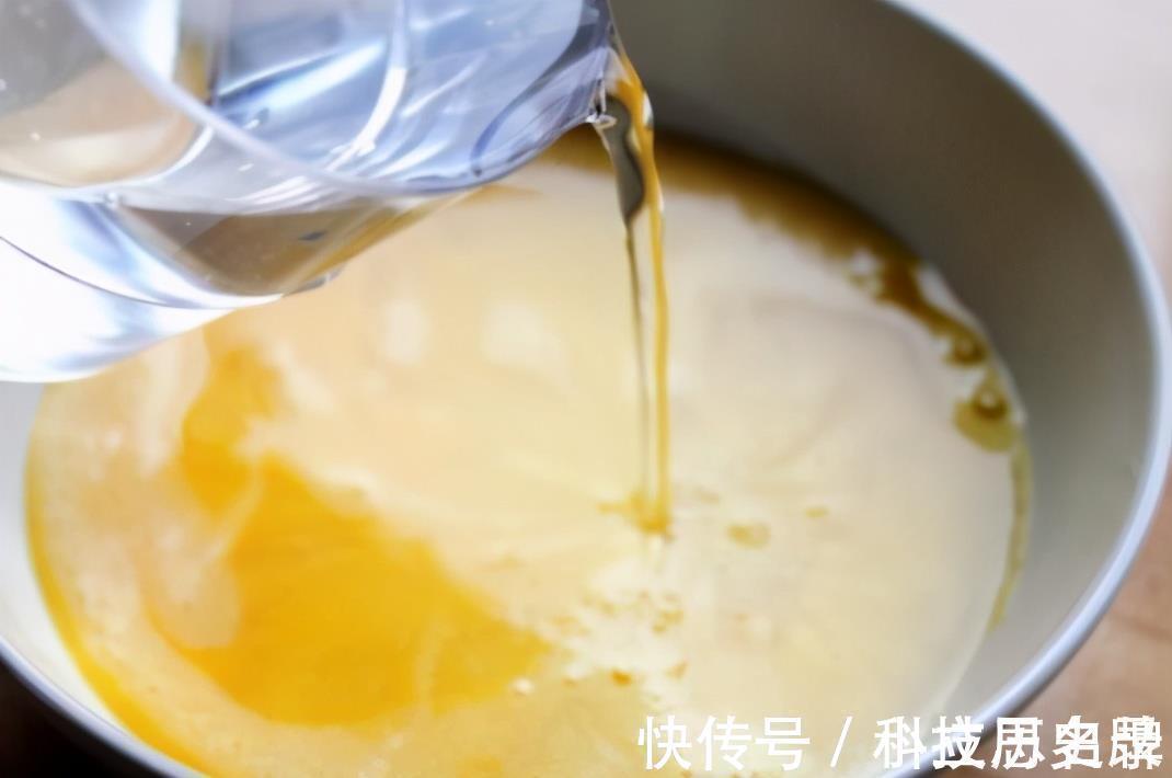 蒸鸡蛋羹，切记别直接加水！教你这5个妙招，蛋羹嫩滑美味无气孔