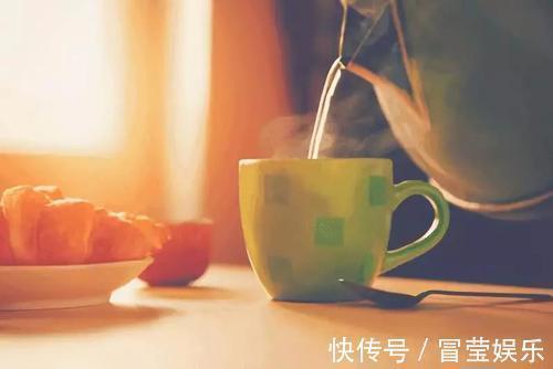 护肤 早上有4个小习惯的女人,不怎么护肤,皮肤也会很好