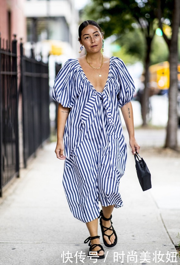 街拍|脱掉你的小白鞋吧!今年流行这种“农家渔夫鞋”,时尚又洋气