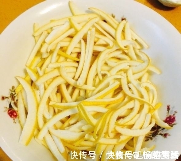 柚子皮|柚子皮泡水太厉害了，男人女人都离不开，现在清楚也不迟