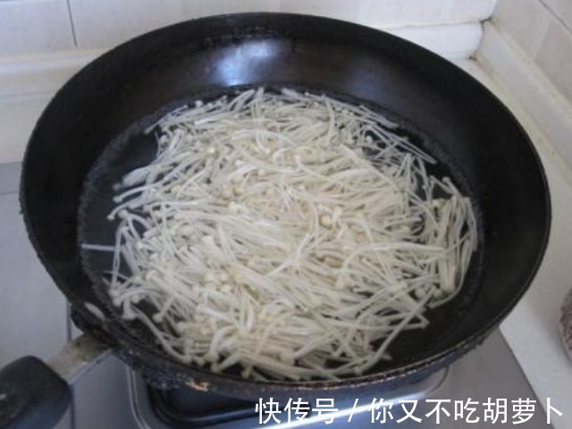 中老年人|建議老人白菜和此物一起吃，排出毒素，預防血栓和糖尿病