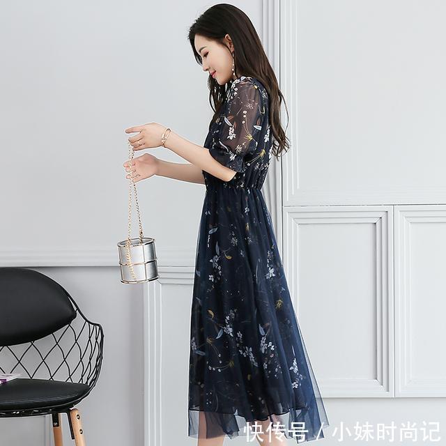 印花|唯美雪纺连衣裙，配上一双高跟凉鞋，今夏，尽显青春潮流范