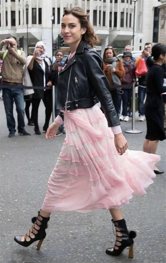 蕾丝裙搭配外套！春天应该这样穿