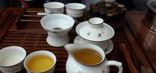 效果|红茶、绿茶、乌龙茶，哪种茶更利于减肥？喝对了，减肥效果更好