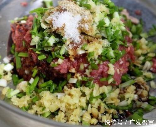 调包子馅,“水”和“油”的顺序不能反,很多人做错,难怪不好吃