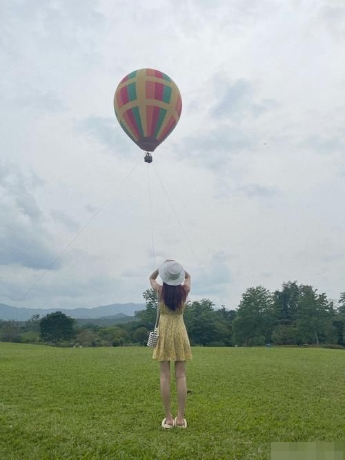 美腿美脚 体育主播美娜草地拍大片热气球女神清凉连衣裙吸晴 全网搜