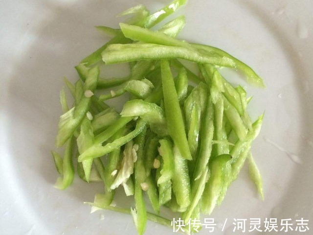 这菜人称“穷人的阿胶”,虽贵点也值,可令你皮肤红润还细腻