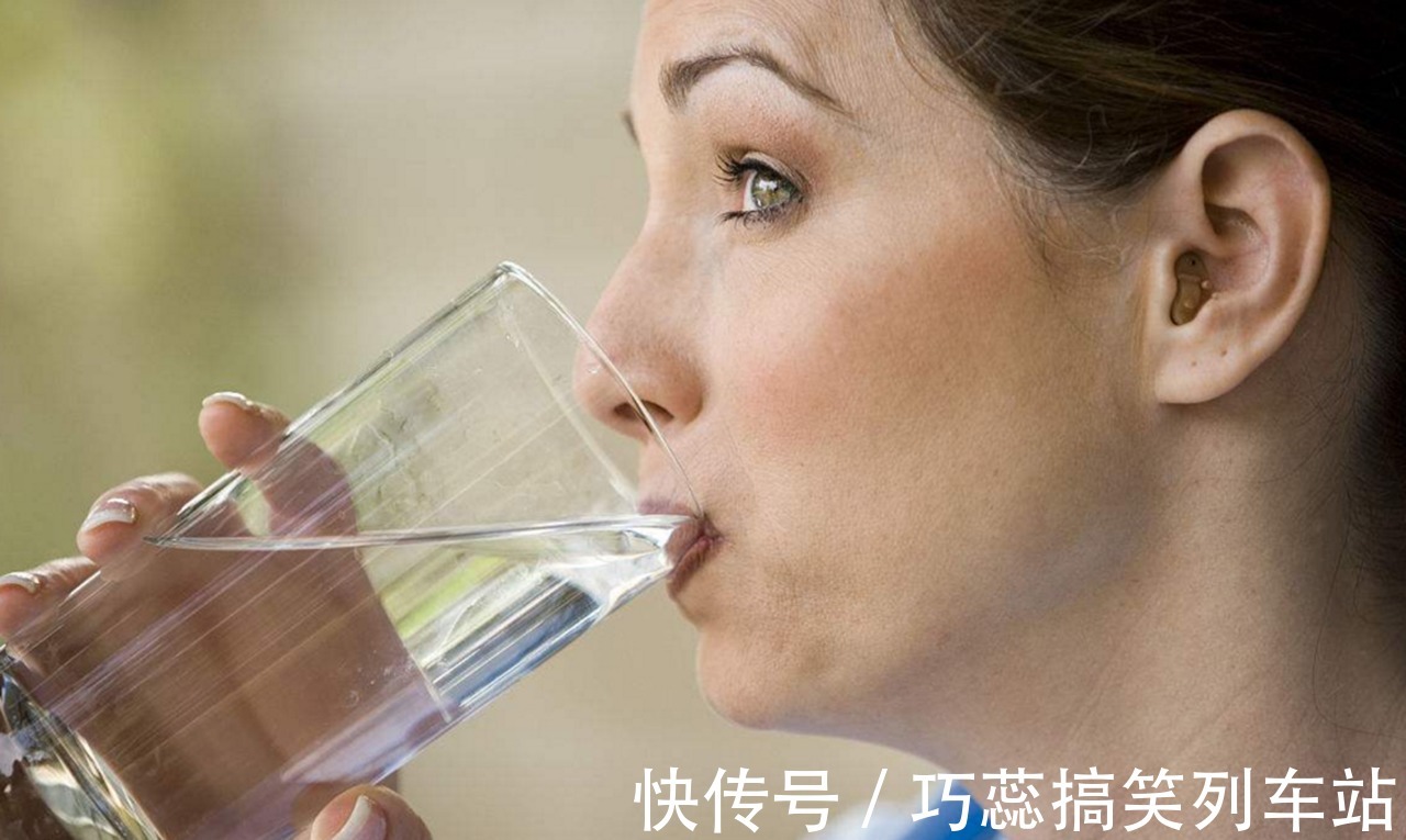 血管|血液粘稠的人,2个“时间点”多喝水,活血散瘀,血管一通到底