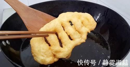 早餐别再烙饼了，加2个鸡蛋，外皮焦脆又松软，比鸡蛋饼油条好吃