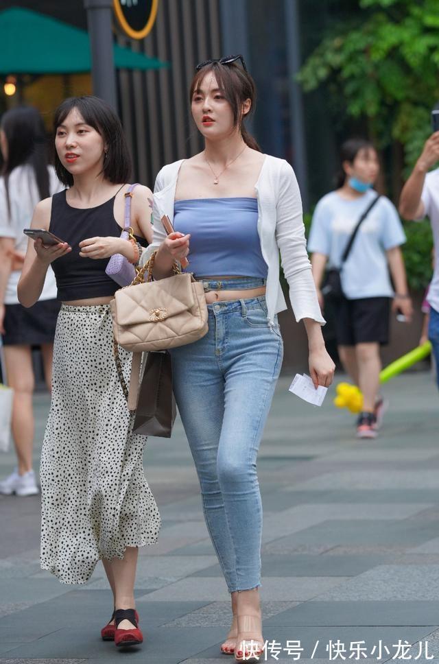 打底裤 时尚动人的打底裤装扮很有时尚感,简单的风格轻松大方,美美出街