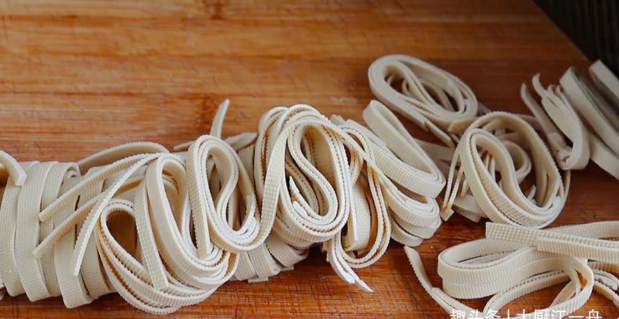 草鱼怎么做才好吃?这样一次炖一锅不嫌多,出锅后连汤汁都不剩