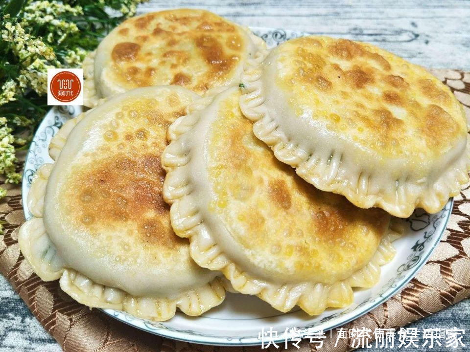 外酥|做韭菜盒子，教你一招，外酥内鲜，好吃不腻，简单又美味！