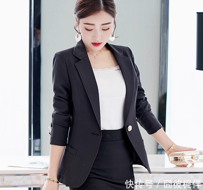 四五十岁女人别跟不上潮流，瞧瞧下面女人怎么穿，一个比一个美