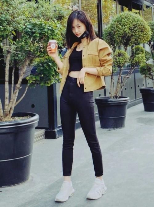 身材|把牛仔裤穿成瑜伽裤，身材太好了，气场全开！