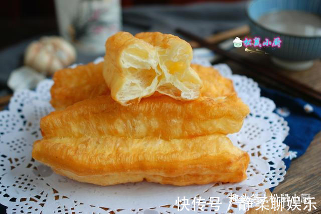 面粉|炸油条用酵母、泡打粉全错!油条店老板教你正确做法,金黄酥脆