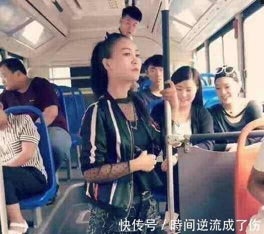 |搞笑图片，妹子，在公交车上能不能淑女一点，你这站姿纯属女汉子