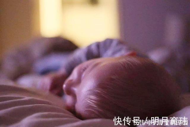 睡眠时间|宝宝三周岁前，要记住“两饭不吃、三觉不睡”，长大后身体更强壮