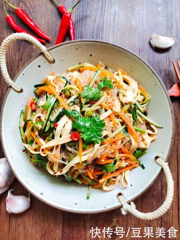 胡萝卜丝|#夏日开胃餐#「凉拌三丝」夏日经典凉菜｜上桌秒光