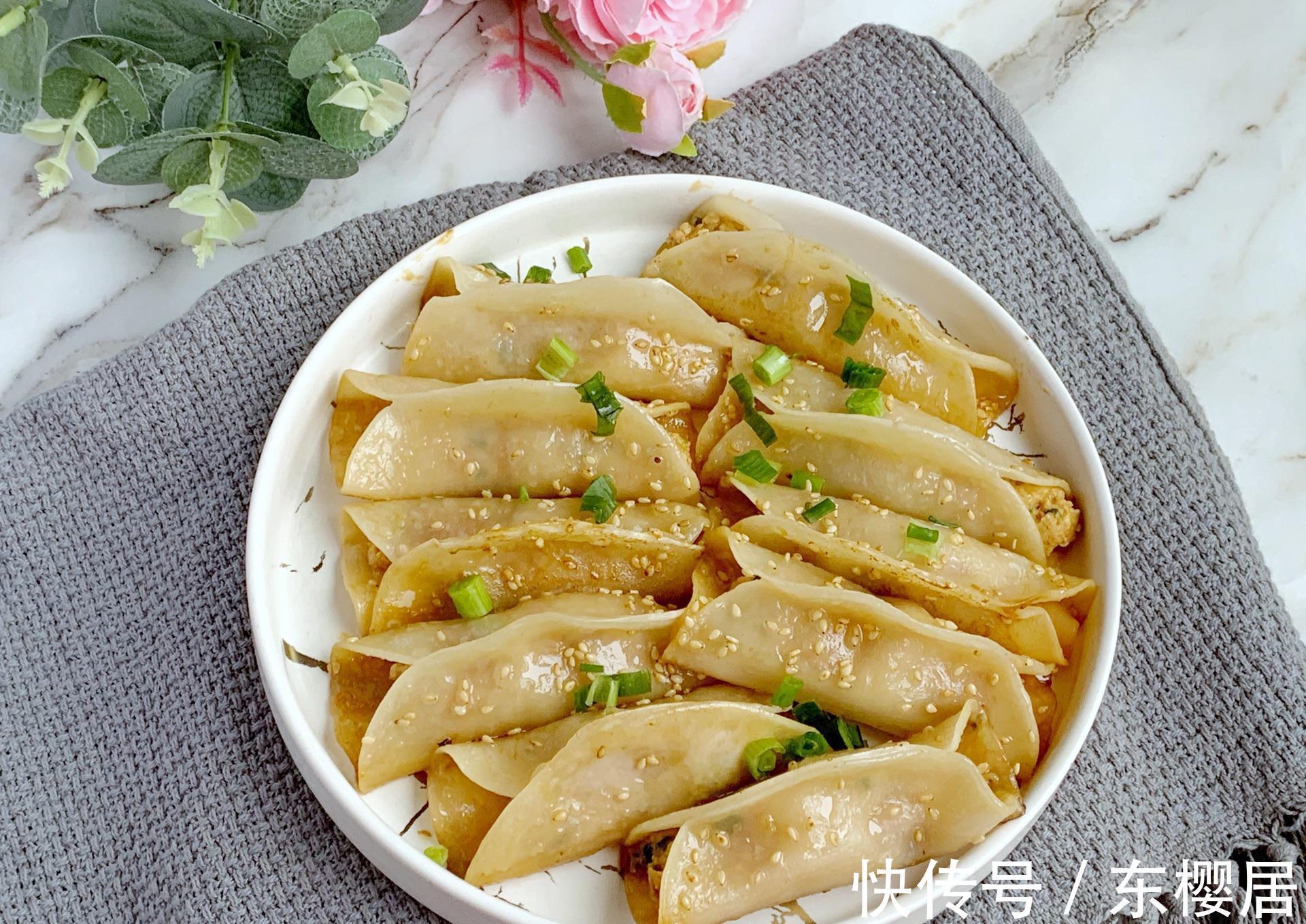 肉馅|自制鸡肉生煎锅贴,煎一煎就上桌,味道鲜美,做早餐正好