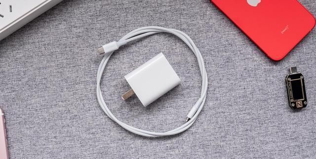 20W充电头的最高充电|实测6S等用户也能用20W充电头,iPhone 12用户哭了:这也算快充?