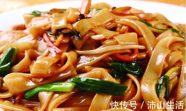 肉丁|美食推荐：炒河粉、家常焖豆腐、酱爆黄瓜肉丁、肥牛金针菇的做法