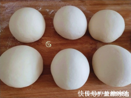 发面不要只放酵母了，多加一料，做出的花卷，蓬松暄软，层次多