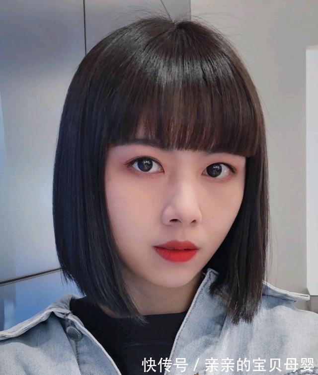 苹果肌处 四十岁的女人,最好别剪下面几种发型,显土没气质,后几种更好看