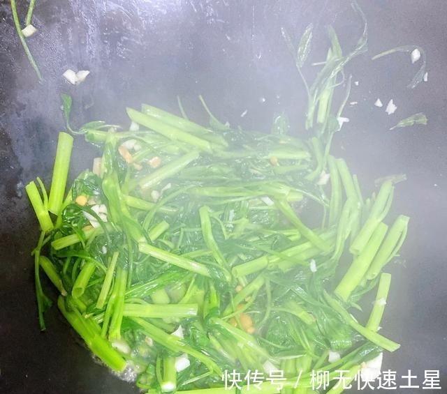 预防脂肪肝|清炒空心菜，家庭版做法，劲道美味！